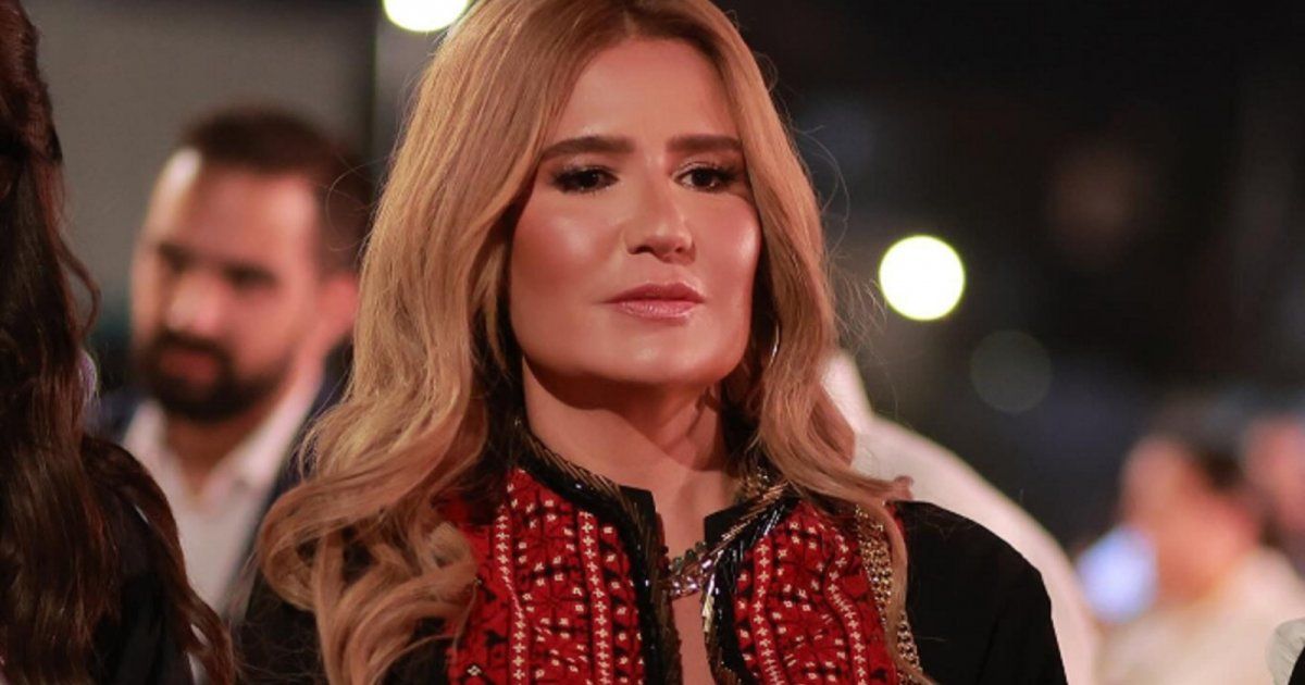 شاهد .. بالفيديو- في عيد ميلادها الـ 38..هنا شيحة تجمع العائلة على مائدة واحدة وتوجه رسالة إمتنان معبرة لهم