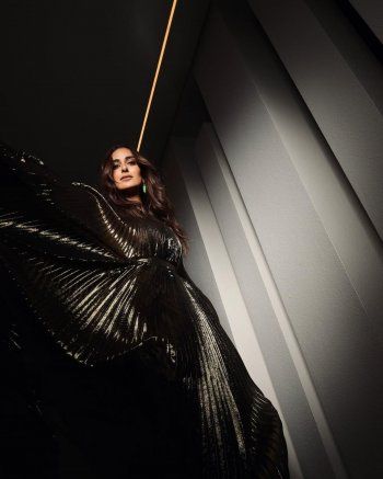 شاهد .. بالصور- أمينة خليل تسحر الانظار بأناقتها وجمالها