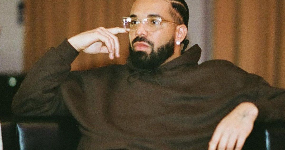 شاهد .. بالصورة- إلى جانب والدته وإبته أدونيس..درايك برسالة حب بمناسبة عيد الميلاد المجيد