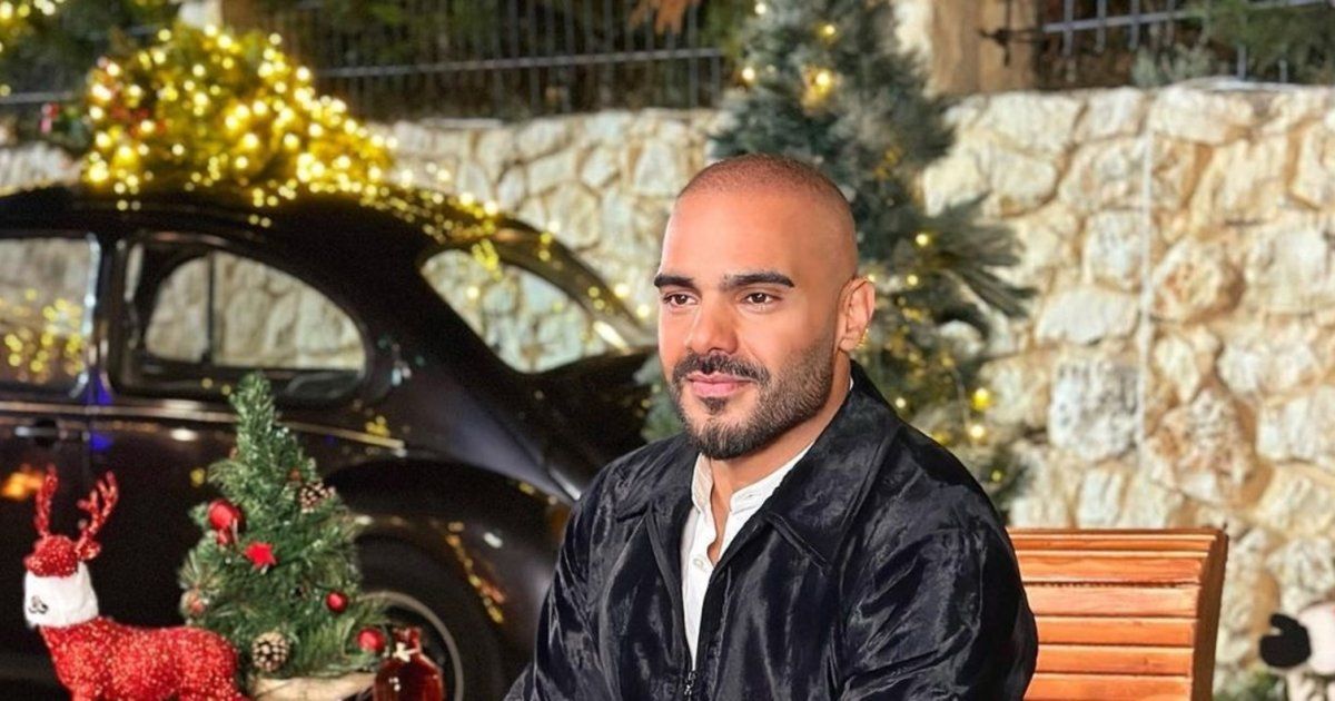 شاهد .. شاب يفاجئ حبيبته ويطلب يدها على المسرح.. وهكذا ساعده جوزيف عطية!