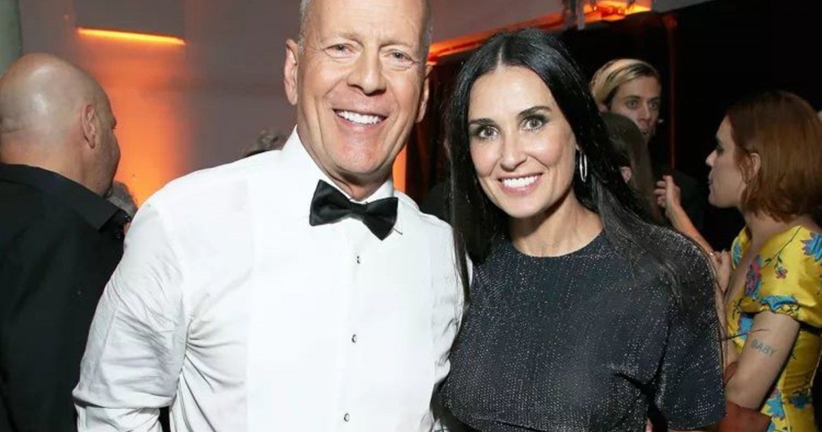 شاهد .. بعد أعوام من إنفصالهما.. ديمي مور تساند بروس ويليس بهذه الطريقة