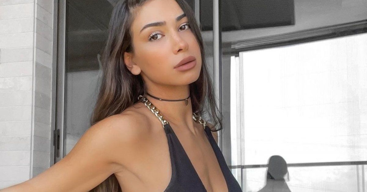 شاهد .. بالصورة- تيا ديب تستعرض جمالها ورشاقتها بلوك كاجوال رائع