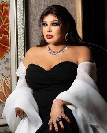 شاهد .. بالصور- بفستان سواري أسود ولمسة بيضاء.. فيفي عبده تتألق بلوك مميز