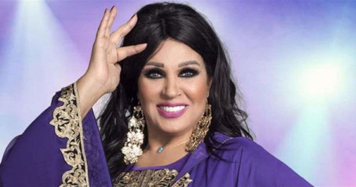 شاهد .. بالصور- بفستان سواري أسود ولمسة بيضاء.. فيفي عبده تتألق بلوك مميز