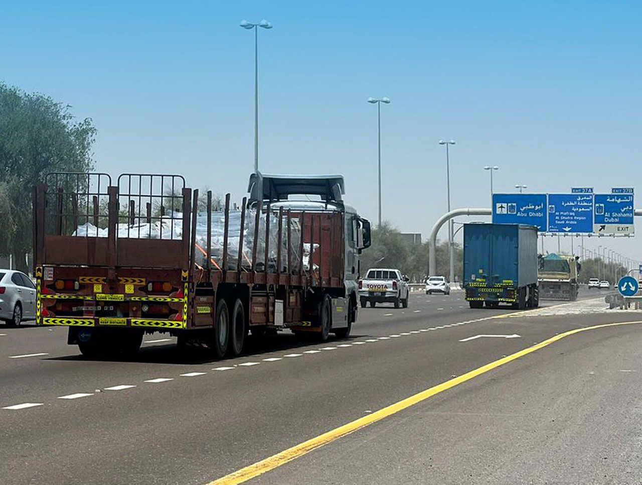 شرطة أبوظبي تمنع حركة الشاحنات والمركبات الثقيلة والحافلات في رأس السنة