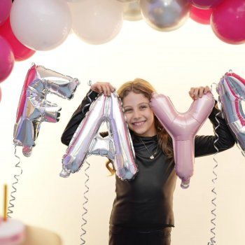 شاهد .. بلال شحادات يحتفل بعيد ميلاد إبنته وجمالها يخطف الأنظار-بالصور