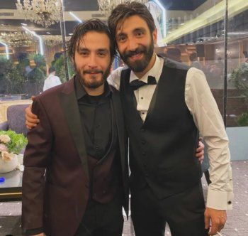 شاهد .. همام رضا يدخل القفص الذهبي ووالده أيمن رضا يرقص معه في زفافه