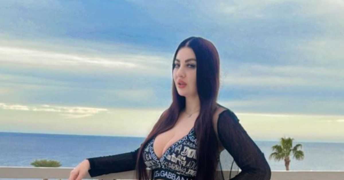 شاهد .. صافيناز بالمايوه وتتعرض للسخرية بسبب السيلوليت بجسمها - بالصور