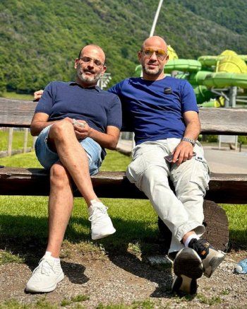 شاهد .. عزيز الشافعي يوجه رسالة لـ أيمن بهجت قمر بعد نجاح ألبوم عمرو دياب .. هذا ما قاله