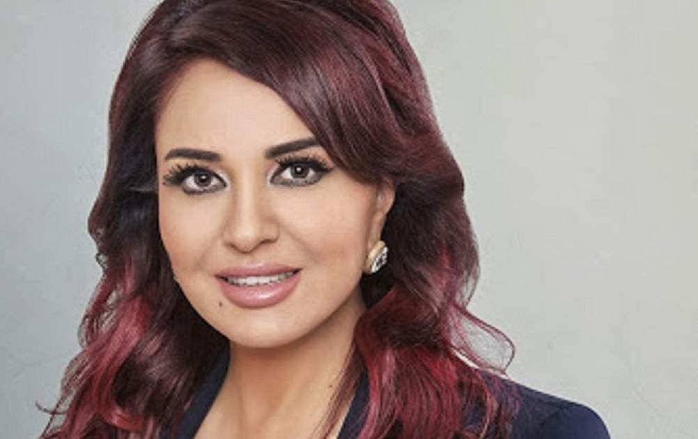 شاهد .. مادلين طبر في موقف محرج بسبب توزيع الإبتسامات في عزاء وإحراجها لصحافية