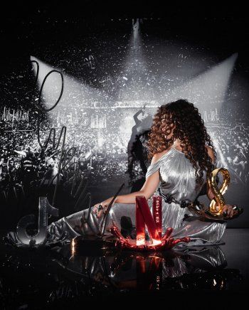 شاهد .. ميريام فارس تحتفل بالعام الجديد باكراً.. وإطلالتها اللامعة تخطف الأنظار