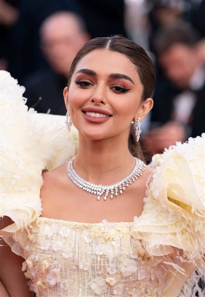 أجمل 100 وجه في العالم 2023.. بينهم مي عمر و أونور تونا و إلين سليمان