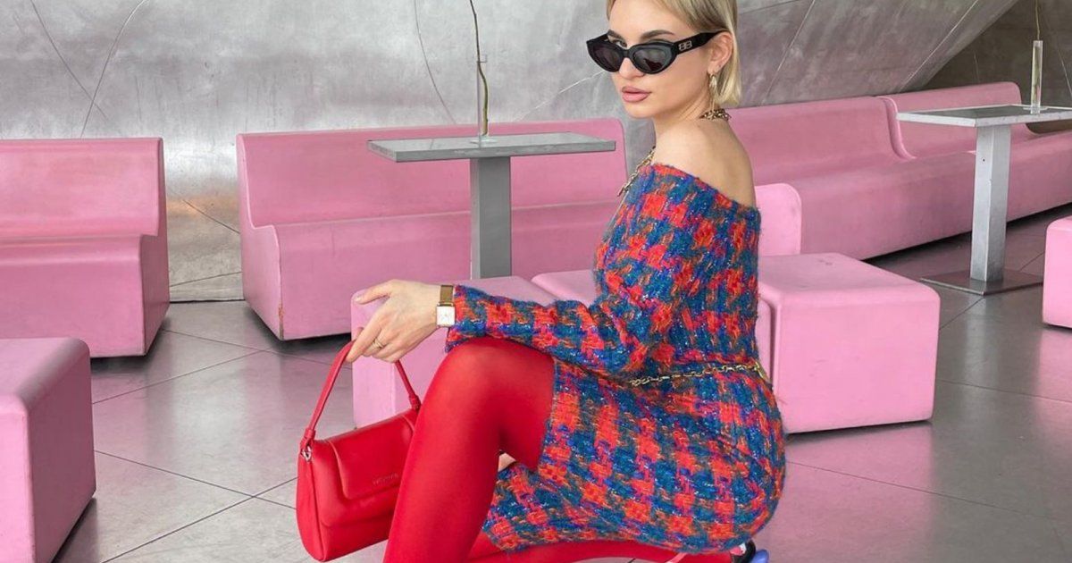 شاهد .. الجوارب الحمراء العالية.. موضة هذا الشتاء!! - بالصور