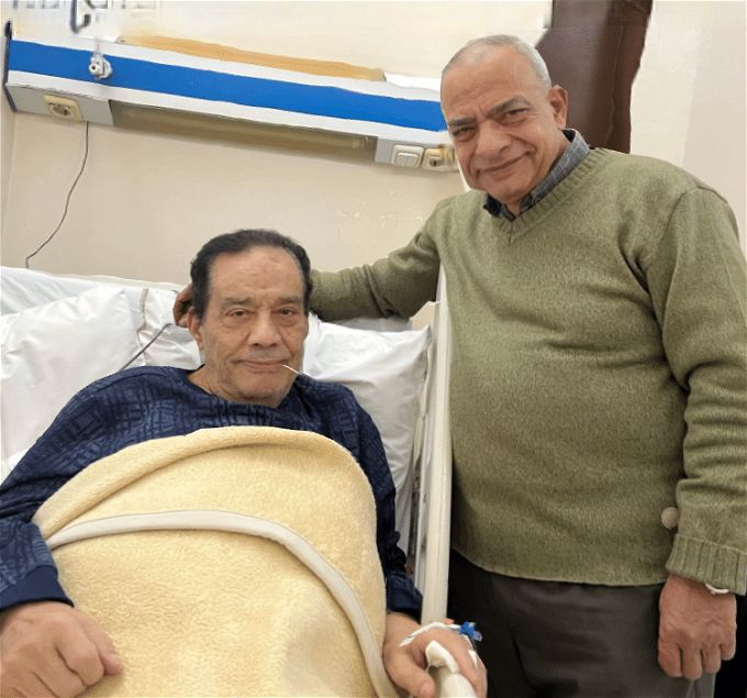 سبب إصابة حلمي بكر بالشلل.. مبيقدرش يحرك رجليه وتطورات حالته الصحية