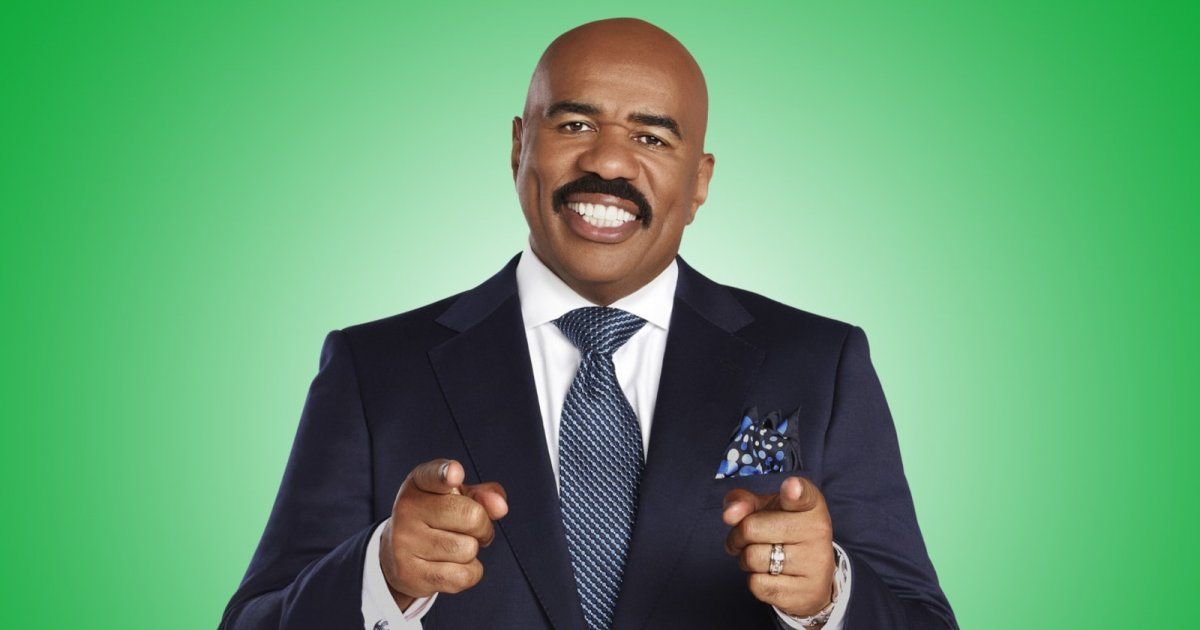 شاهد .. بالصور- مجموعة رائعة من الساعات يمتلكها ستيف هارفي.. لن تصدقوا أسعارها الخيالية