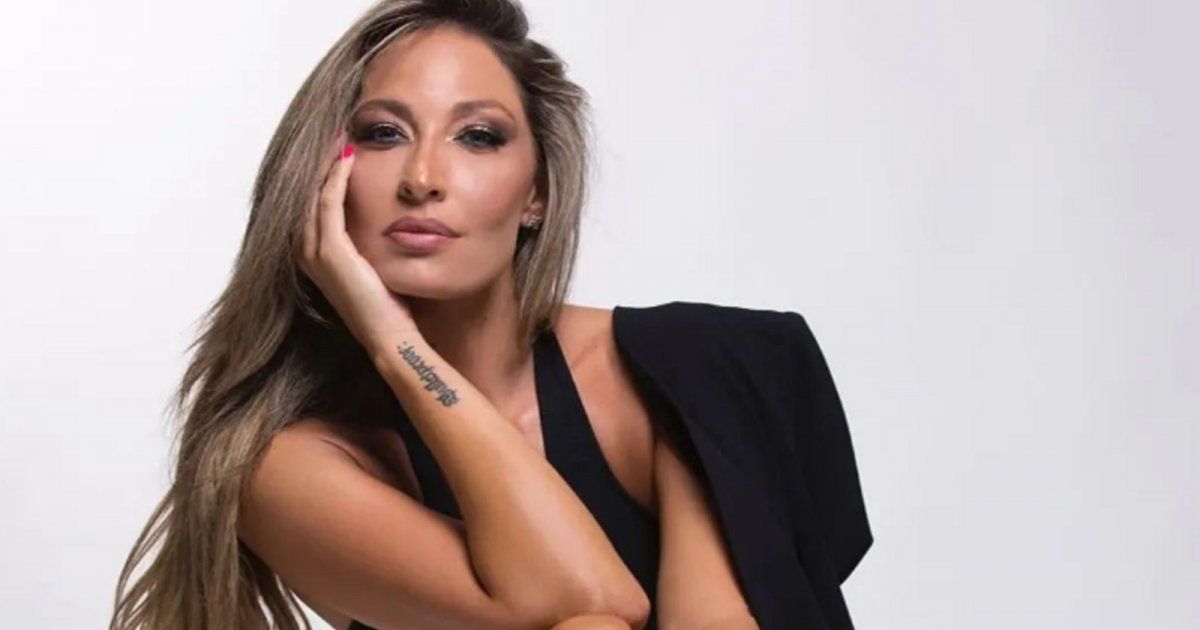 شاهد .. بلوك كاجوال شتوي..ميرفا قاضي تبرز جمالها في أحد شوارع أثينا