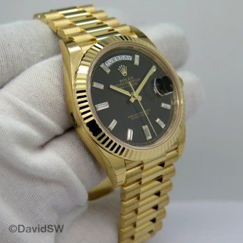 شاهد .. بالصور- مجموعة رائعة من الساعات يمتلكها ستيف هارفي.. لن تصدقوا أسعارها الخيالية