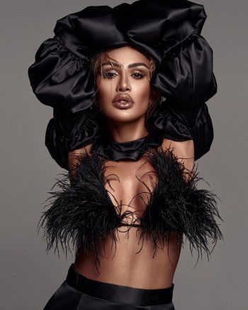 شاهد .. بالصور- بلوك أسود أنيق..مايا دياب تستعرض رشاقتها بالكروب توب