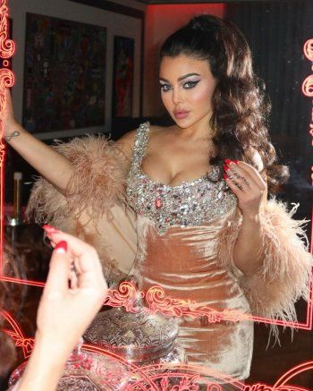 شاهد .. بالصور- هيفا وهبي تحبس الأنفاس بأحدث إطلالة لها .. وجمالها حديث الجمهور