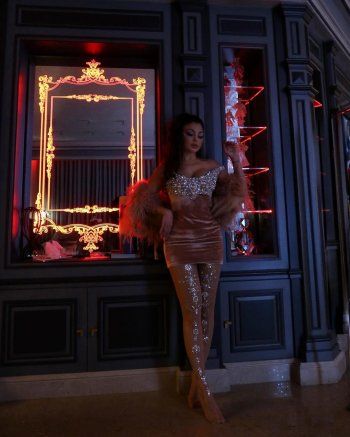 شاهد .. بالصور- هيفا وهبي تحبس الأنفاس بأحدث إطلالة لها .. وجمالها حديث الجمهور