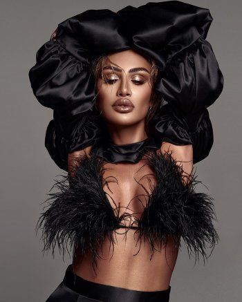 شاهد .. بالصور- بلوك أسود أنيق..مايا دياب تستعرض رشاقتها بالكروب توب