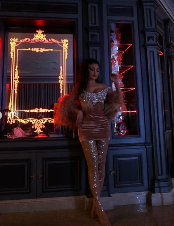 هيفاء وهبي ودعت 2023 بطريقتها الخاصة والمثيرة: أوعى وشك