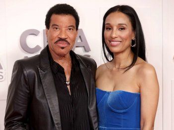 شاهد .. زوجة آرون تايلور تكبره بـ 23 عاماً وفارق العمر بين نيك جوناس وبريانكا شوبرا ليس كما تتوقعون