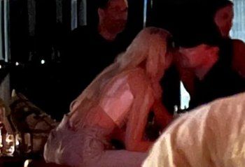 شاهد .. زوجة آرون تايلور تكبره بـ 23 عاماً وفارق العمر بين نيك جوناس وبريانكا شوبرا ليس كما تتوقعون