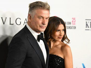 شاهد .. زوجة آرون تايلور تكبره بـ 23 عاماً وفارق العمر بين نيك جوناس وبريانكا شوبرا ليس كما تتوقعون