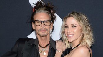 شاهد .. زوجة آرون تايلور تكبره بـ 23 عاماً وفارق العمر بين نيك جوناس وبريانكا شوبرا ليس كما تتوقعون