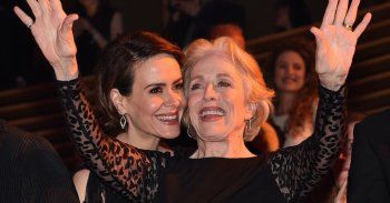 شاهد .. زوجة آرون تايلور تكبره بـ 23 عاماً وفارق العمر بين نيك جوناس وبريانكا شوبرا ليس كما تتوقعون