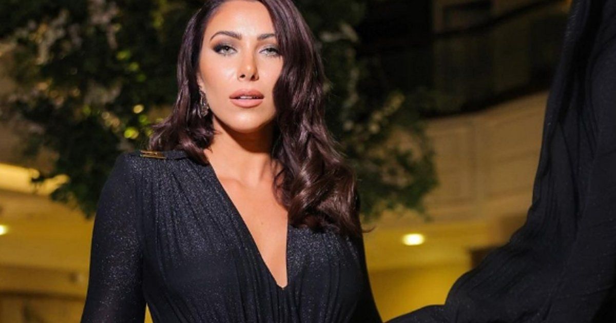 شاهد .. بالصور- دانييلا رحمة تستعرض أنوثتها بفستان أسود لامع..إليكم كم بلغ سعره!