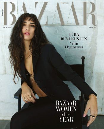 شاهد .. توبا بويوكستون بصورة شديدة الجرأة احتفالاً بتتويجها أفضل ممثلة لعام 2023