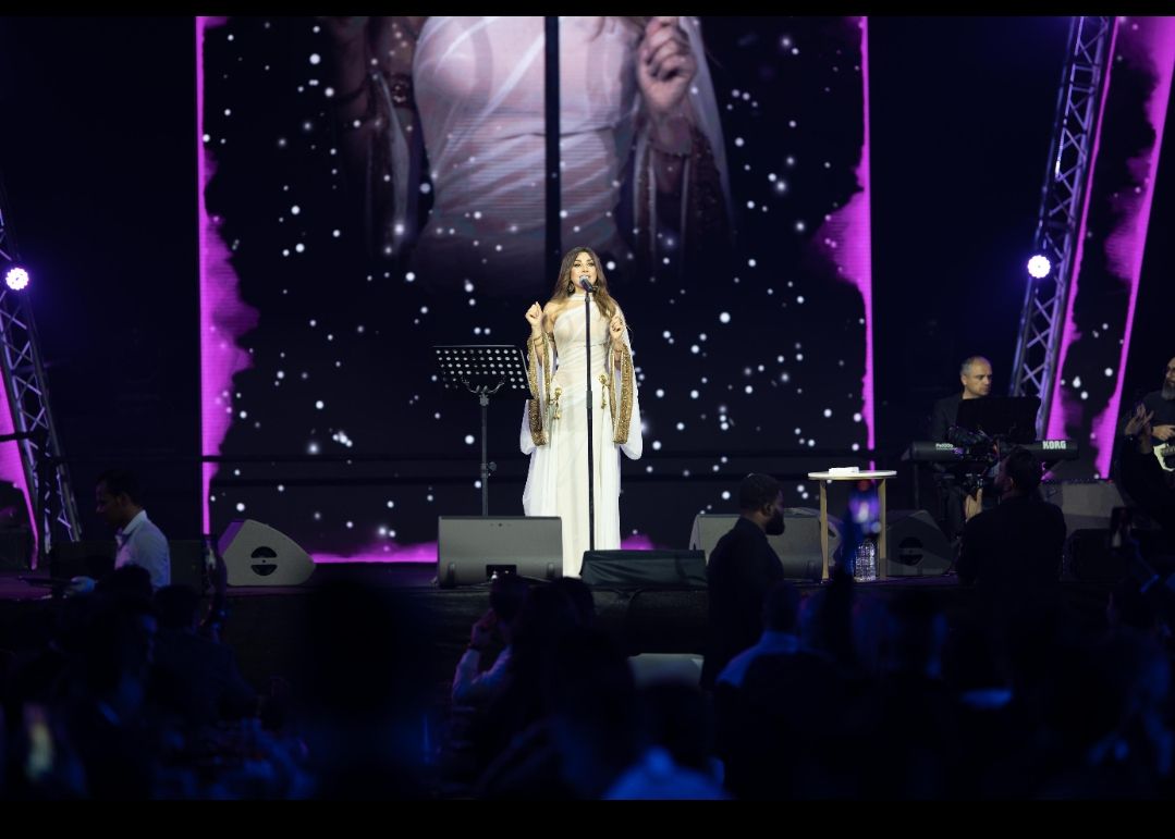 نجوى كرم تبهر الجمهور بإطلالتها وغنائها في حفل العام الجديد 2024 في دبي