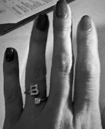 شاهد .. سيلينا غوميز بأحدث إطلالة رومانسية لها مع حبيبها بيني بلانكو .. فهل إرتبطت به رسمياً ؟