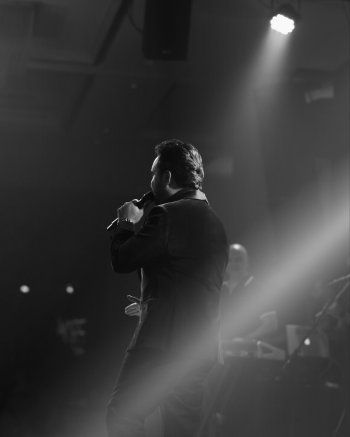 شاهد .. بالفيديو - نادر الأتات يتألق بأجمل حفلات رأس السنة في لبنان .. وسط حضور جماهيري ضخم من مختلف الجنسيات