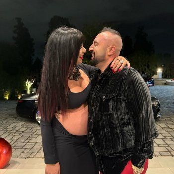 شاهد .. ريما فقيه تستقبل السنة الجديدة بكروب توب كشفت عن بطنها المنتفخة.. بالصور