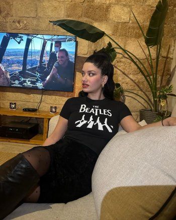 شاهد .. بالصور- بإطلالة كاجوال مميزة..سينتيا خليفة تتألق بجمالها