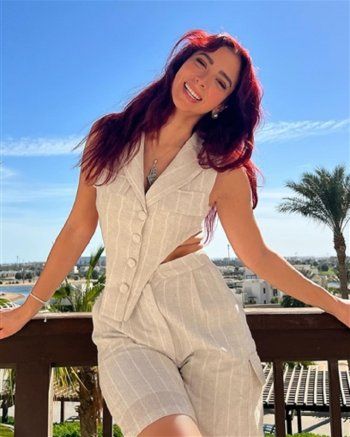 شاهد .. بالصور - داليا شوقي تهنئ متابعيها بالعام الجديد .. بقلادة خريطة فلسـ طين