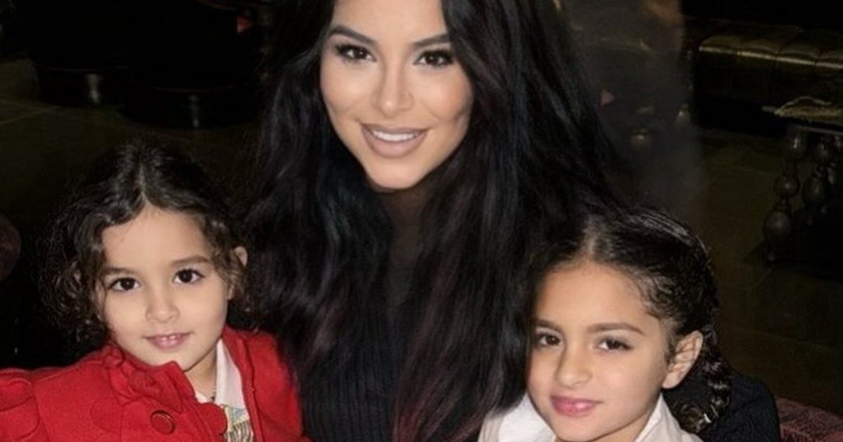 شاهد .. ريما فقيه تستقبل السنة الجديدة بكروب توب كشفت عن بطنها المنتفخة.. بالصور