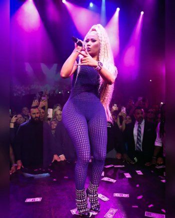 شاهد .. بالفيديو- بجامبسوت كاشف..نيكي ميناج تحدث جدلاً كبير بسبب إطلالتها