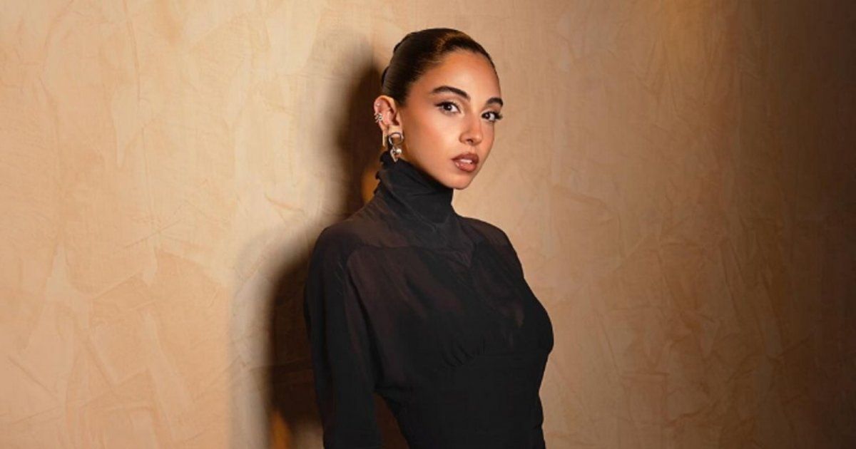 شاهد .. بالكاجوال الأسود..سلمى أبو ضيف تخطف الأنظار بجمالها وأنوثتها