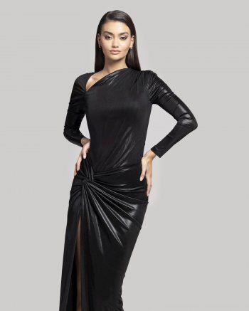 شاهد .. بالصور- دانييلا رحمة تستعرض أنوثتها بفستان أسود لامع..إليكم كم بلغ سعره!