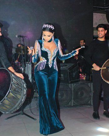 شاهد .. ليال عبود تطل كأميرة من إحدى حفلاتها برأس السنة في بيروت-بالصور