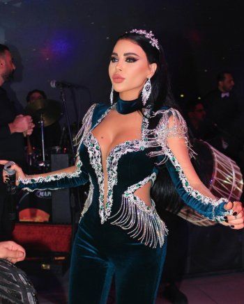 شاهد .. ليال عبود تطل كأميرة من إحدى حفلاتها برأس السنة في بيروت-بالصور