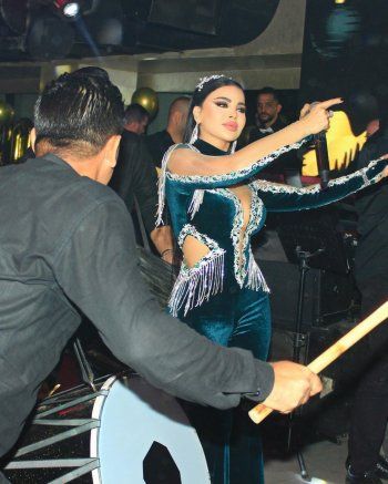 شاهد .. ليال عبود تطل كأميرة من إحدى حفلاتها برأس السنة في بيروت-بالصور