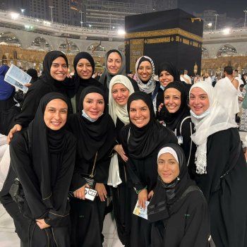 شاهد .. إنجي علاء تنهي مناسك العمرة مع صديقاتها في الحملة وهكذا علقت-بالصور