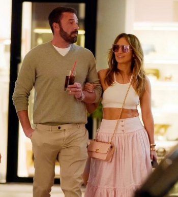 شاهد .. بالصور- شجار حاد ومحاولة ضرب بين جنيفر لوبيز وبن أفليك