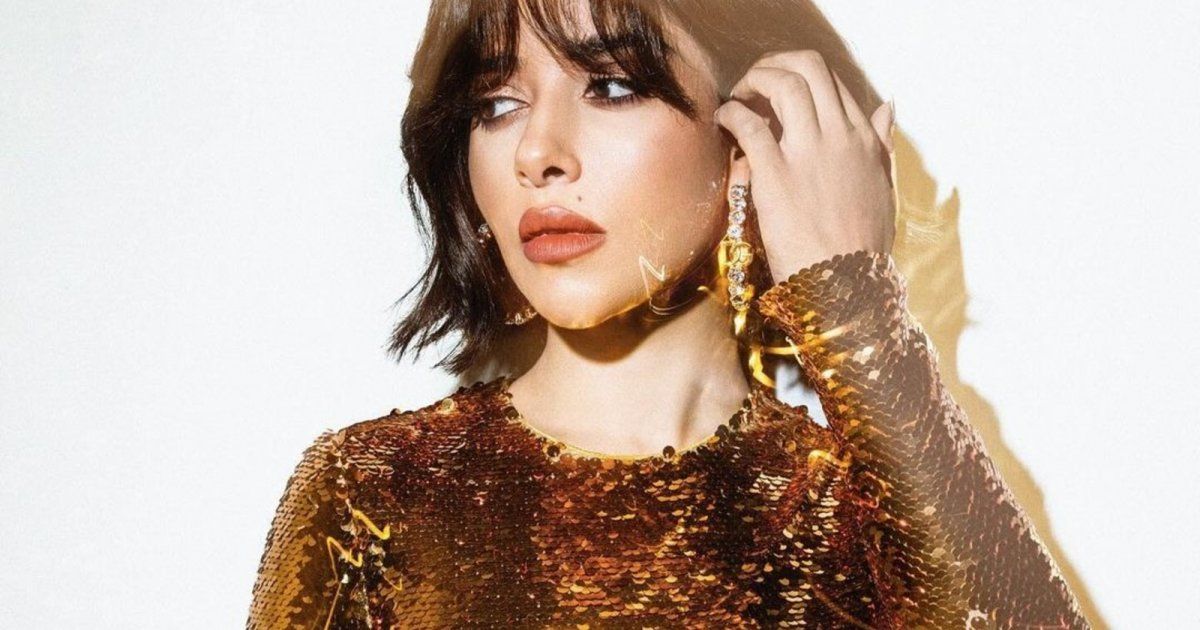 شاهد .. سعر مرتفع لفستان بلقيس الذهبي الذي تألقت به ليلة رأس السنة .. من دار Dolce & Gabbana