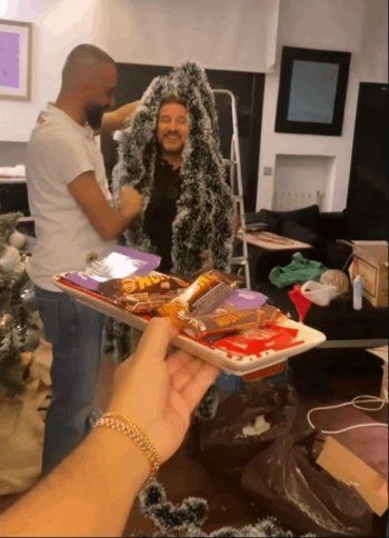 شاهد .. كارين رزق الله تخضع لجلسة تصوير مثيرة للجدل.. هكذا بدت وهي تدخن السجائر